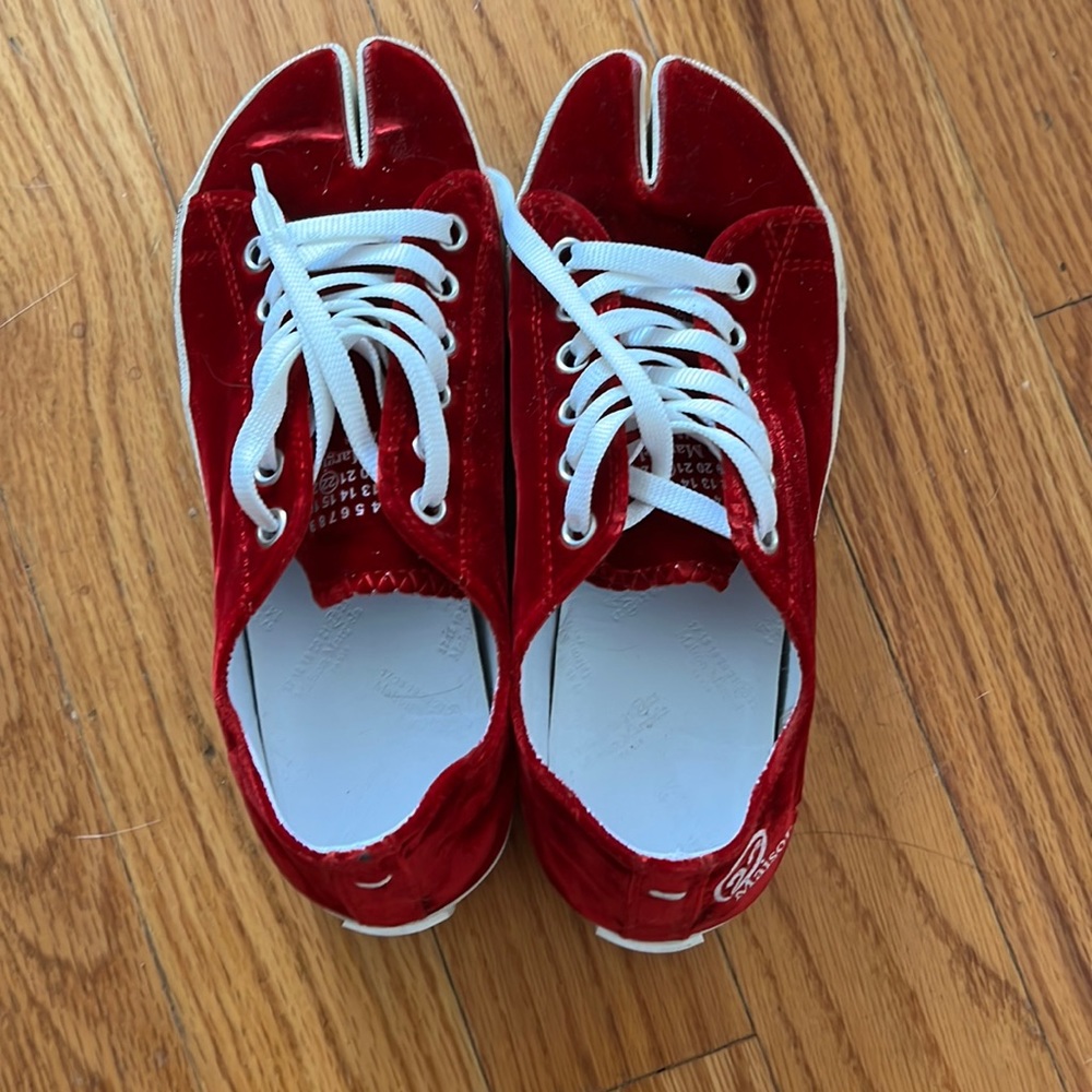 Madison Margiela red velvet Tabi sneaker